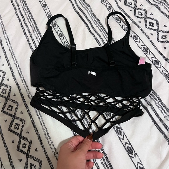 Pink vs bra - Picture 2 of 3